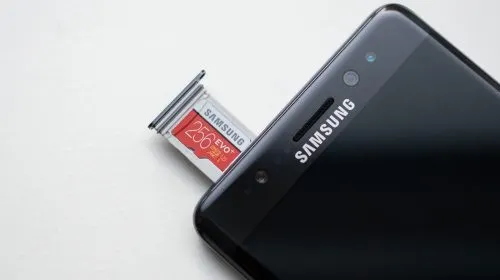 Тысячи Android-пользователей скачивают себе карты памяти. Да, прямо из Google Play