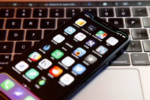 Еще одна причина купить iPhone X. Он держит дольше, чем XS и XS Max