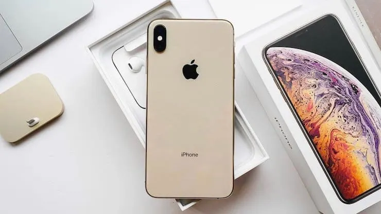 Какой iPhone я бы точно не купил в кризис. У него слишком сильные конкуренты