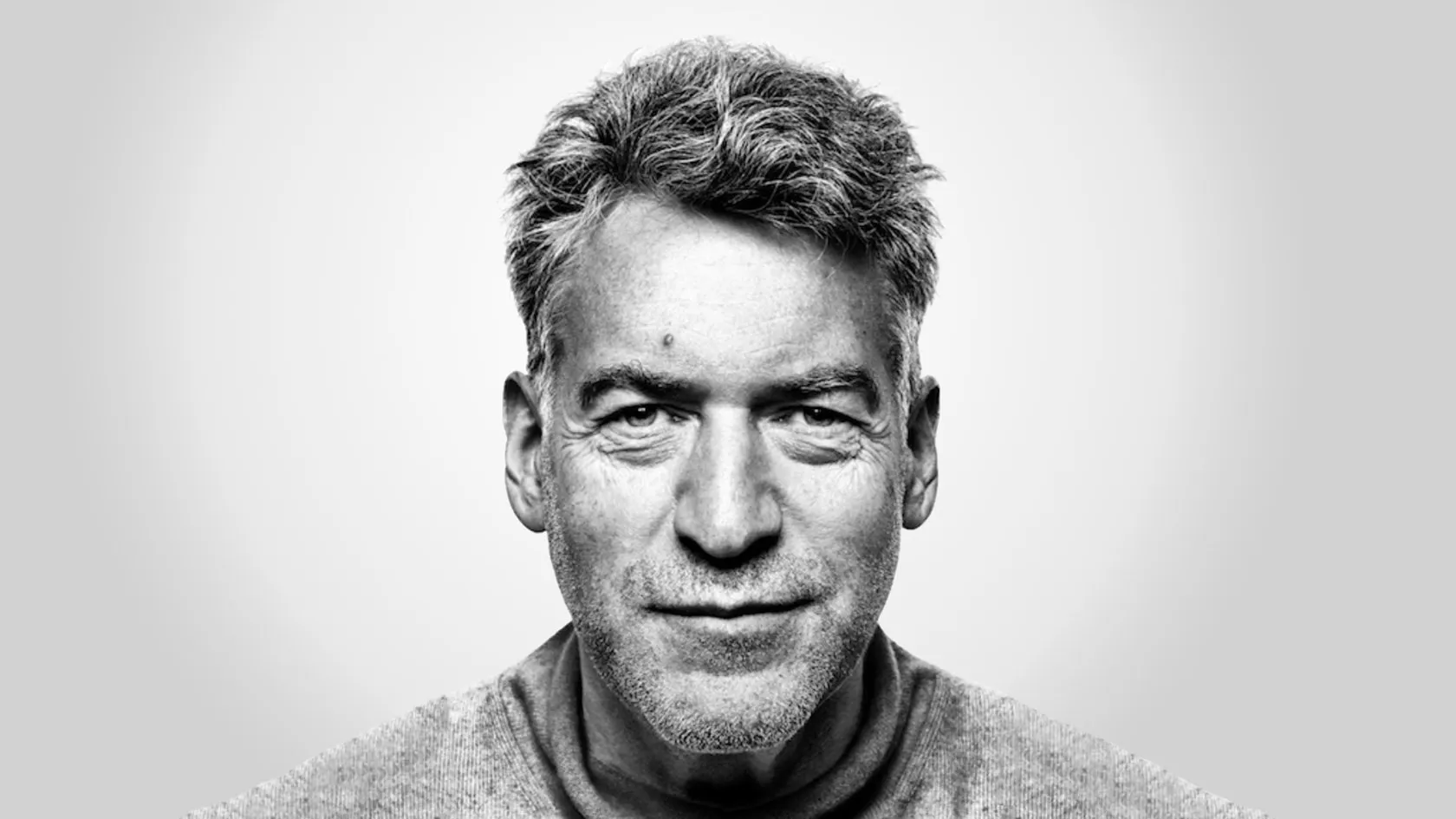 Артемий Троицкий стал унылым ворчуном. Его тезисы про Монеточку, эмиграцию и рэп – полная тоска