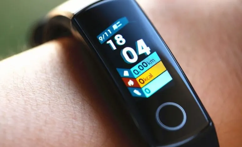 В России вышел Honor Band 4. В два раза дороже, чем на AliExpress