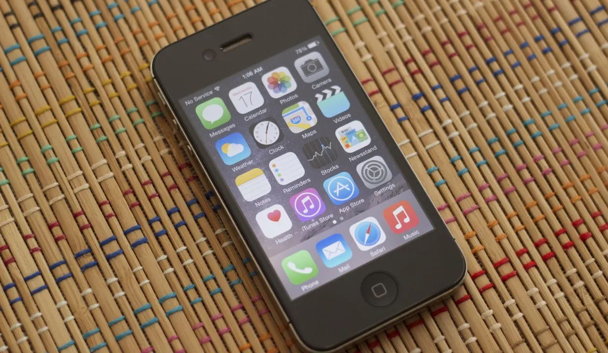 Легендарный iPhone 4S еще можно купить. На AliExpress он стоит копейки