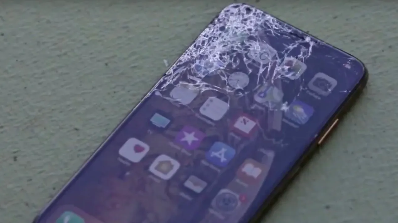 У режиссера Гай-Германики украли iPhone XS Max. А рэпер Карандаш его сломал