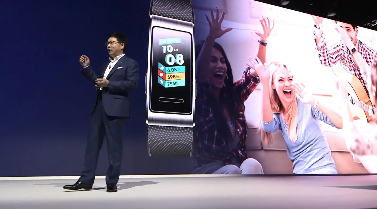 Браслет Huawei Band 3 Pro гораздо круче, чем Xiaomi Mi Band 3. И в России он дешевле, чем в Европе