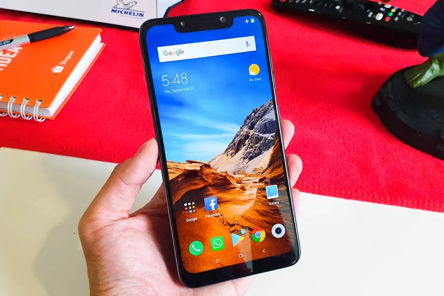 Самый дешевый флагман Xiaomi подешевел еще сильнее. Да, мы про PocoPhone F1