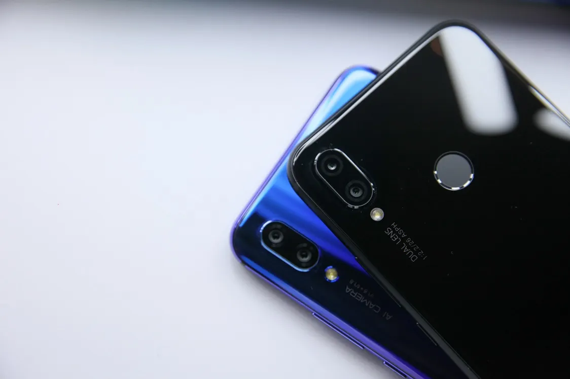 В России Huawei Nova 3i предлагают дешевле, чем в Китае. Как так вышло?