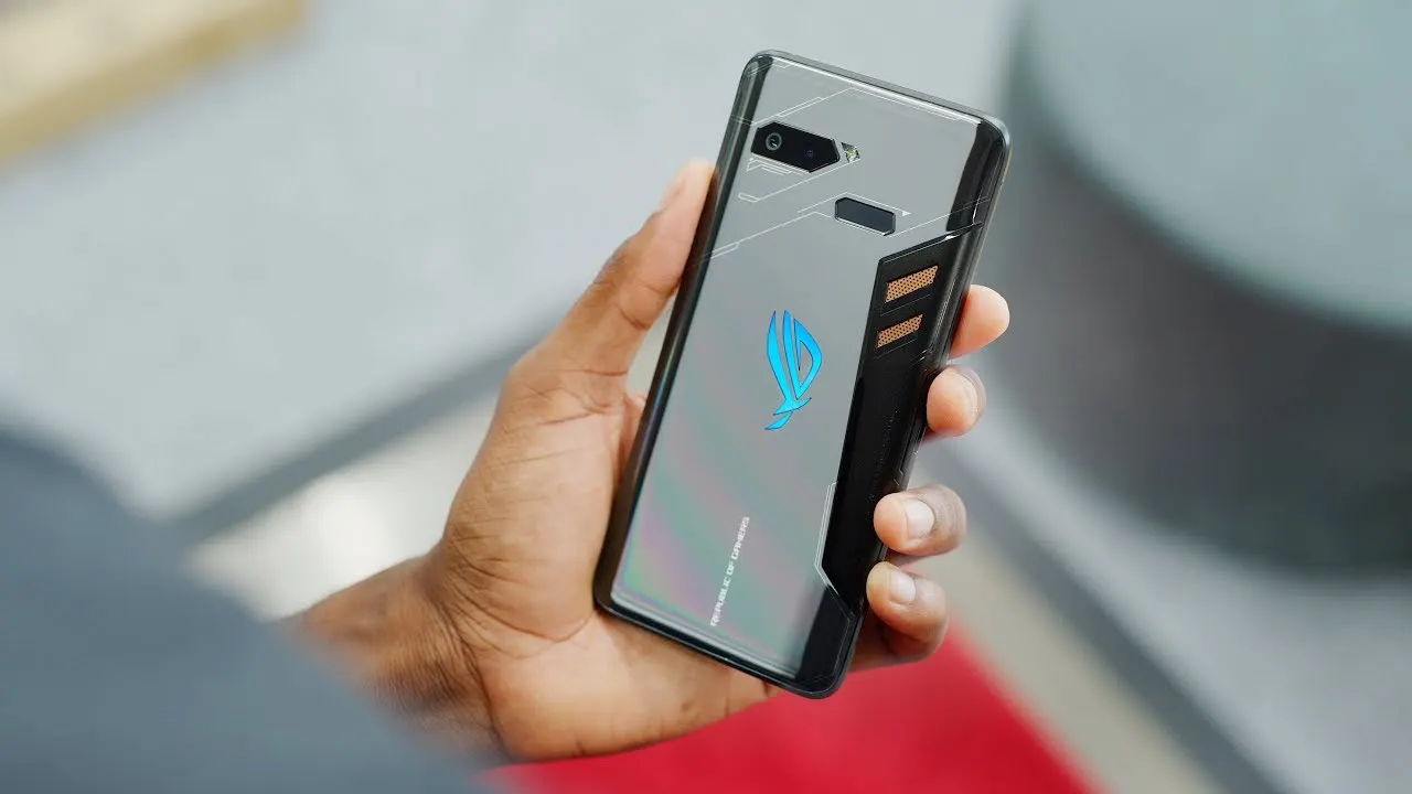 У ASUS вышел дорогой и уродливый ROG Phone. Чем он крут?