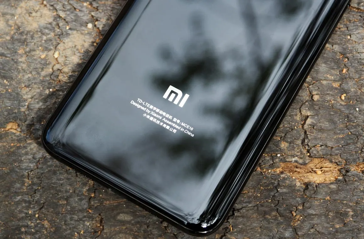 Каким будет Xiaomi Mi 9? Первые инсайды и фотографии флагмана из 2019 года