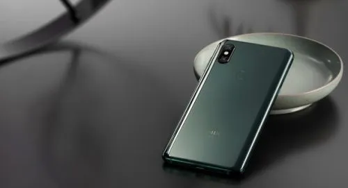 Xiaomi представила безрамочный Mi Mix 3. Чем он крут, а где китайцы опозорились?