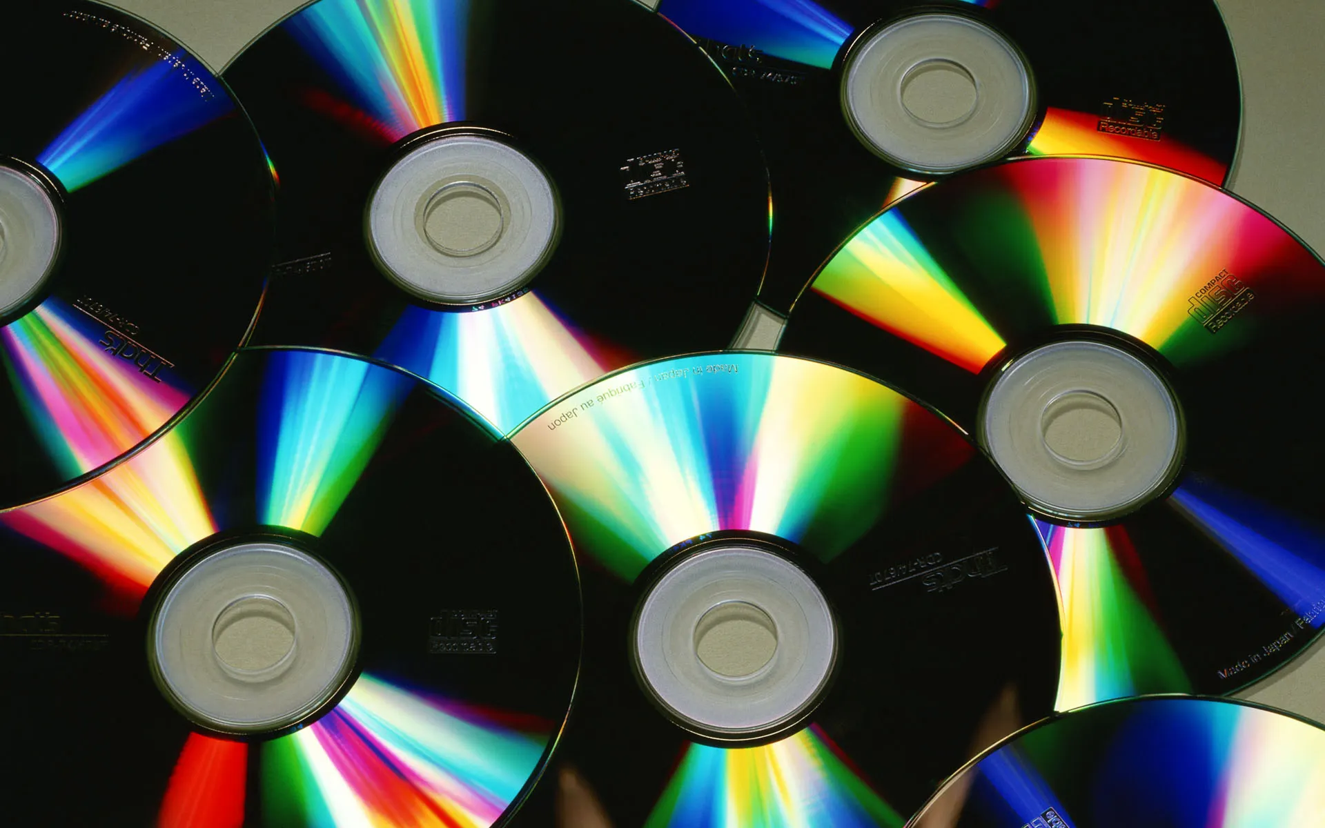 CD и DVD скоро будут вне закона. К сожалению, дискам не стать ретро