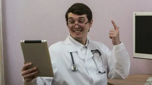 «Выглядит как жопа». Смертельно больной попросил шутить над его опухолью