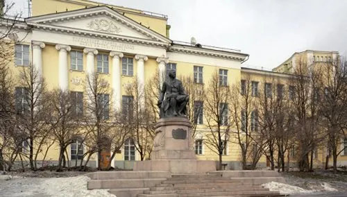 «Меня так научили». Почему не нужно идти на журфак