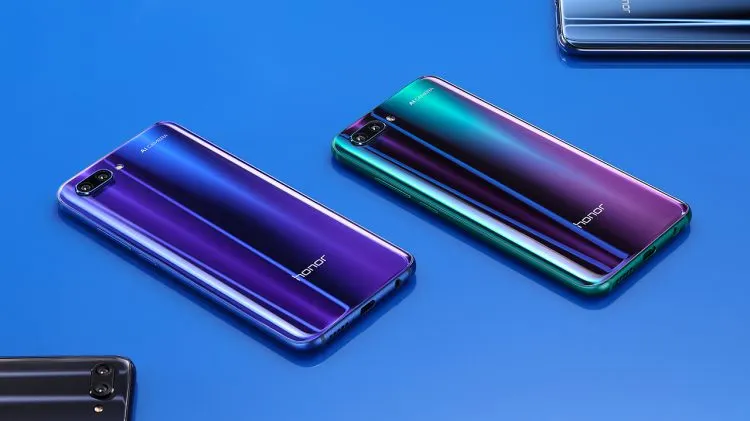 Huawei Honor 10 – главный смартфон России в 2018 году. На AliExpress его продают на 5 тысяч дешевле, чем у нас