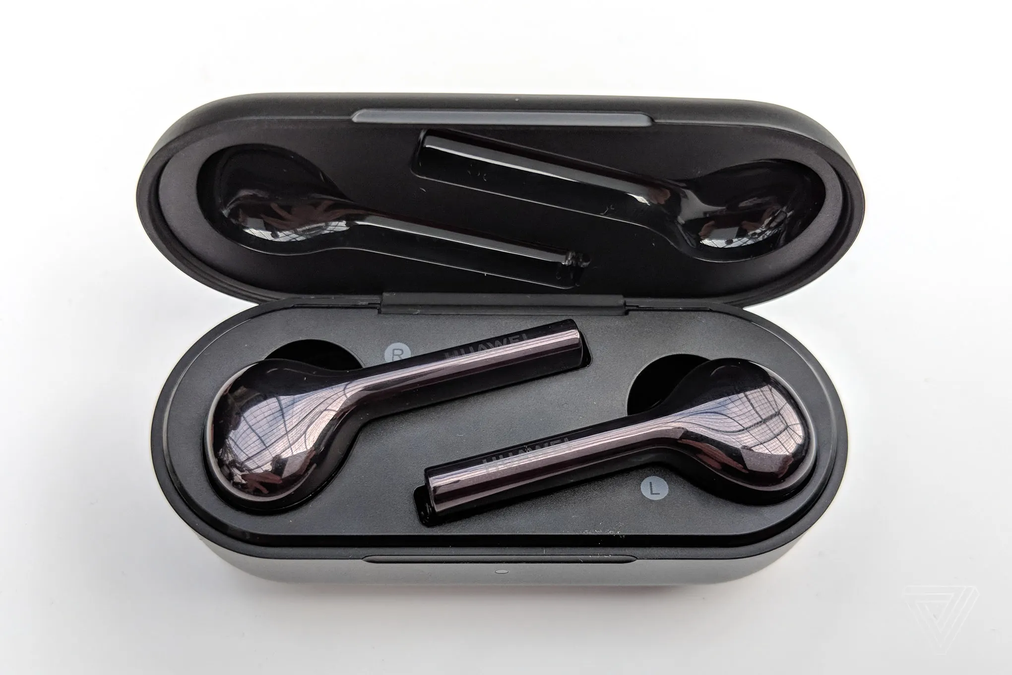 Huawei Free Buds с жирной скидкой. Наушники, которые лучше AirPods почти во всем