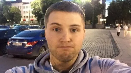 В Екатеринбурге задержали автора Telegram-канала «Устинов троллит». Его взяли при получении 10 млн рублей, но всё мутно