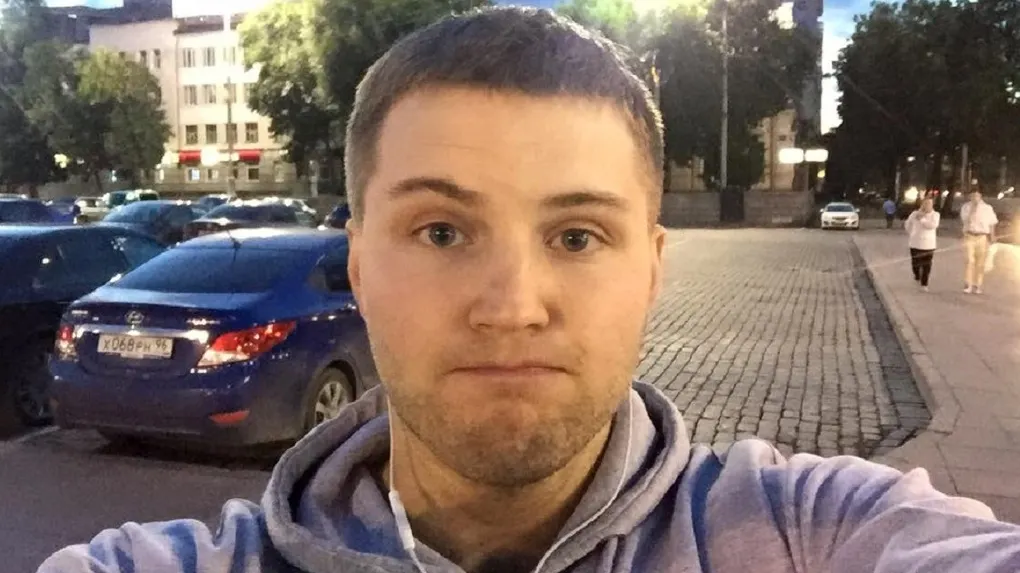 В Екатеринбурге задержали автора Telegram-канала «Устинов троллит». Его взяли при получении 10 млн рублей, но всё мутно