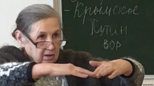«В Советское время был бы расстрел». Что происходит, когда пишешь на доске «Путин – вор»