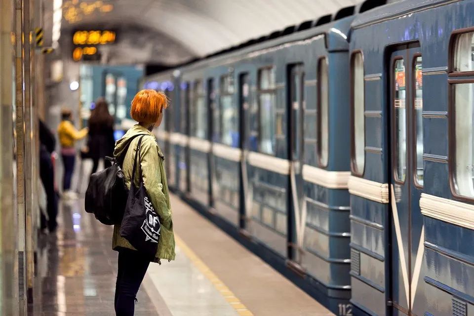 Щетки на эскалаторе придуманы не для чистки обуви. 5 мифов о метро