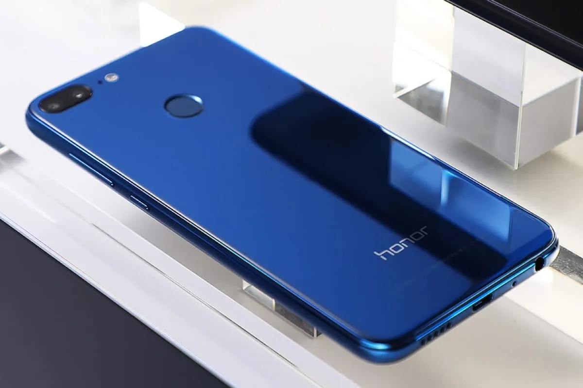 Huawei Honor 9 Lite – лучшее, что сейчас можно взять за 10 тысяч. У Xiaomi за эти деньги нет NFC