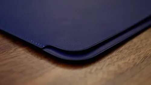 7 самых глупых и неоправданных покупок фанатов Apple