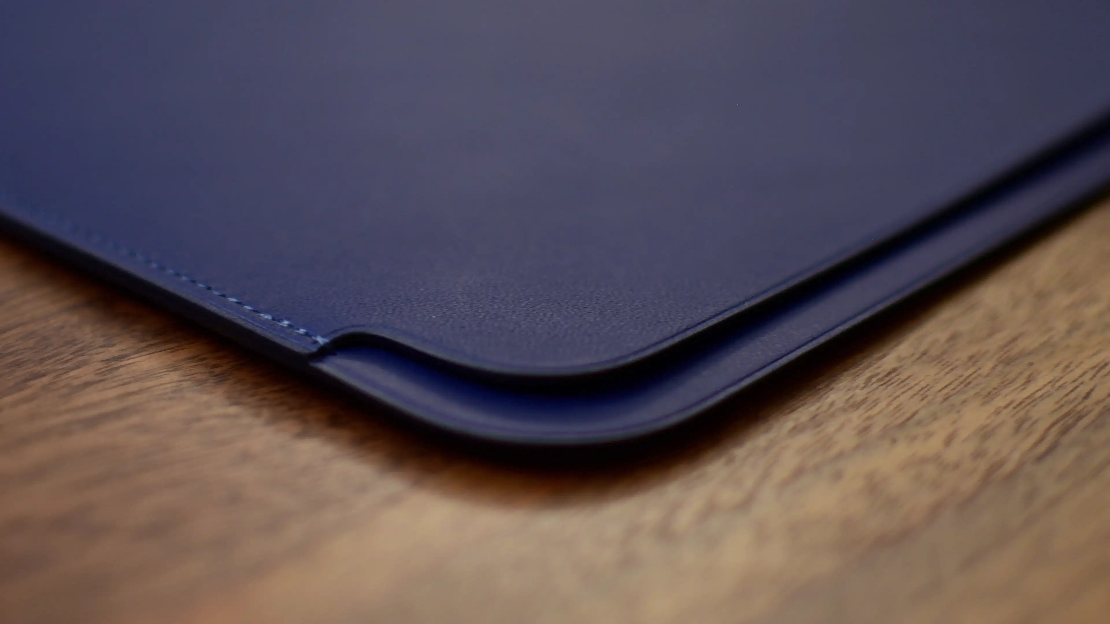 7 самых глупых и неоправданных покупок фанатов Apple