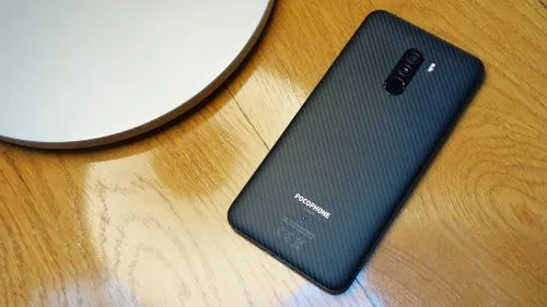 Xiaomi PocoPhone F1 радикально подешевеет к «Черной пятнице». В России он будет дешевле, чем в Китае