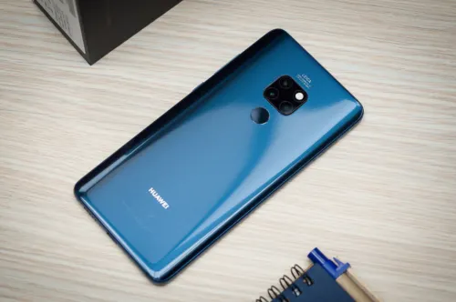 Huawei Mate 20 феноменально держит заряд. А OnePlus 6 заряжается быстрее всех в мире