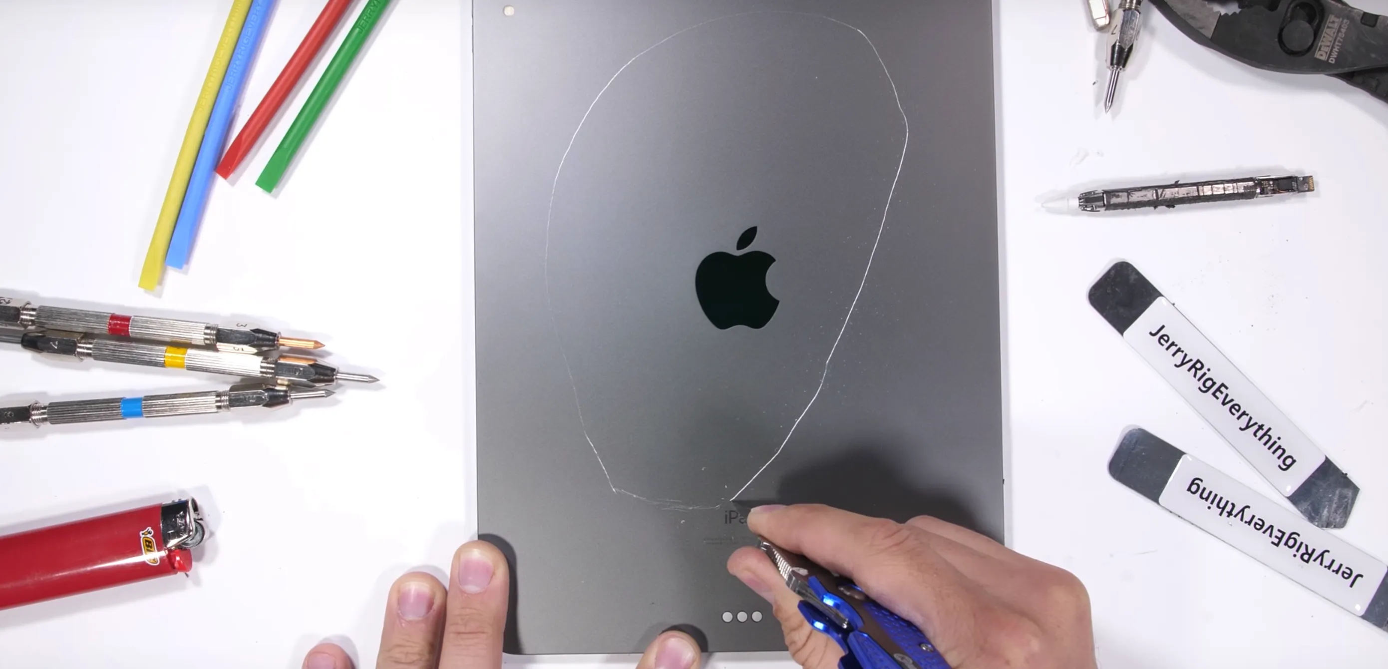 Новый iPad Pro позорно хрупкий. Он гнется легче, чем iPhone 6