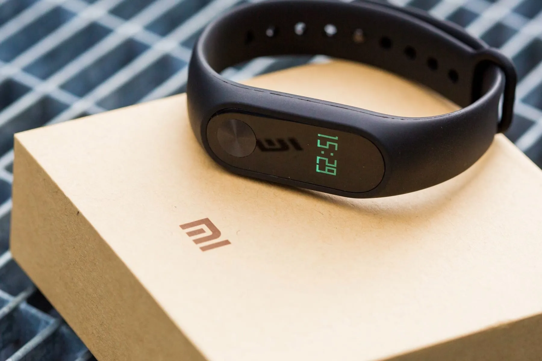 Как купить Xiaomi Mi Band 2 за 500 рублей? И почему не нужно этим заниматься