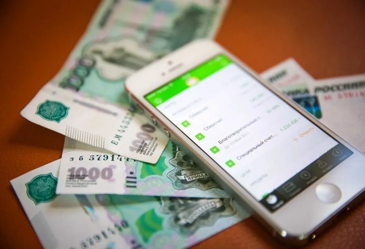 «Сбербанк» и другие банки блокируют карты за переводы на 1000 рублей. Почему? И что делать?