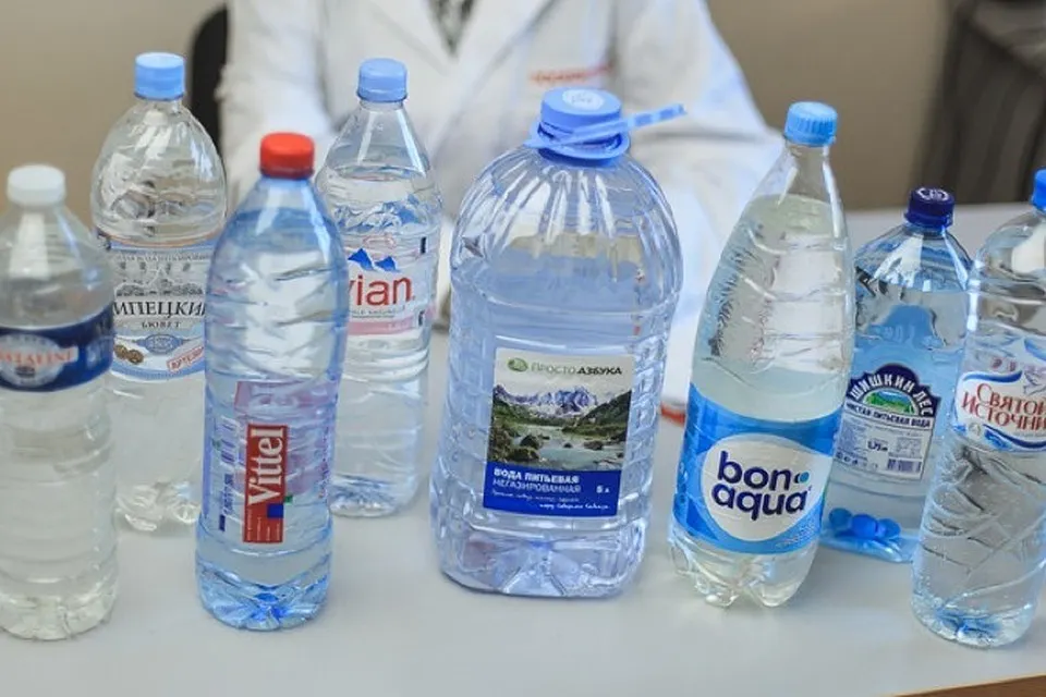 Какая вода самая противная. 6 бутылок, которым не место на витринах