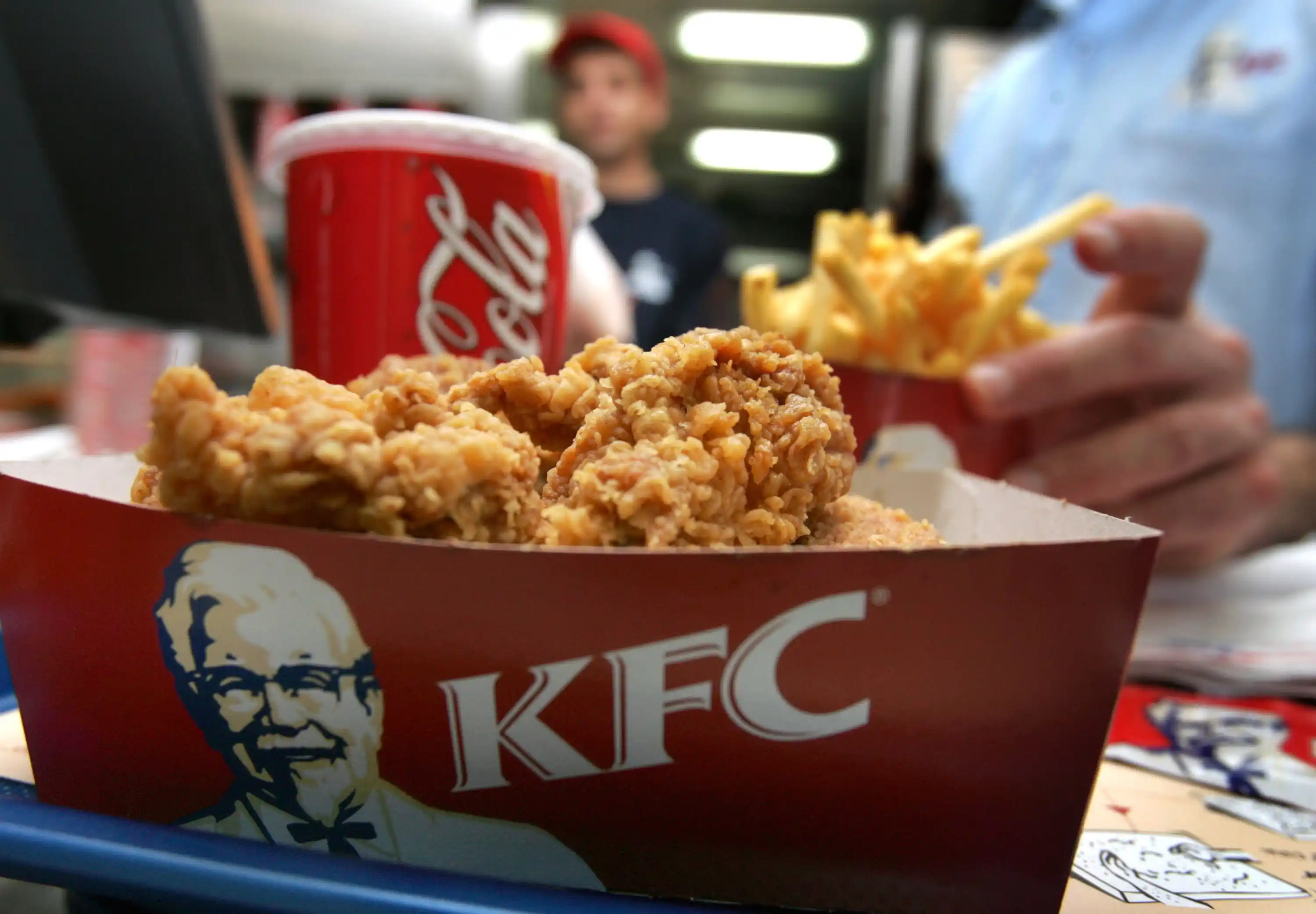 KFC гораздо слабее, чем «Макдоналдс». Но есть 5 блюд, ради которых стоит зайти к полковнику Сандерсу