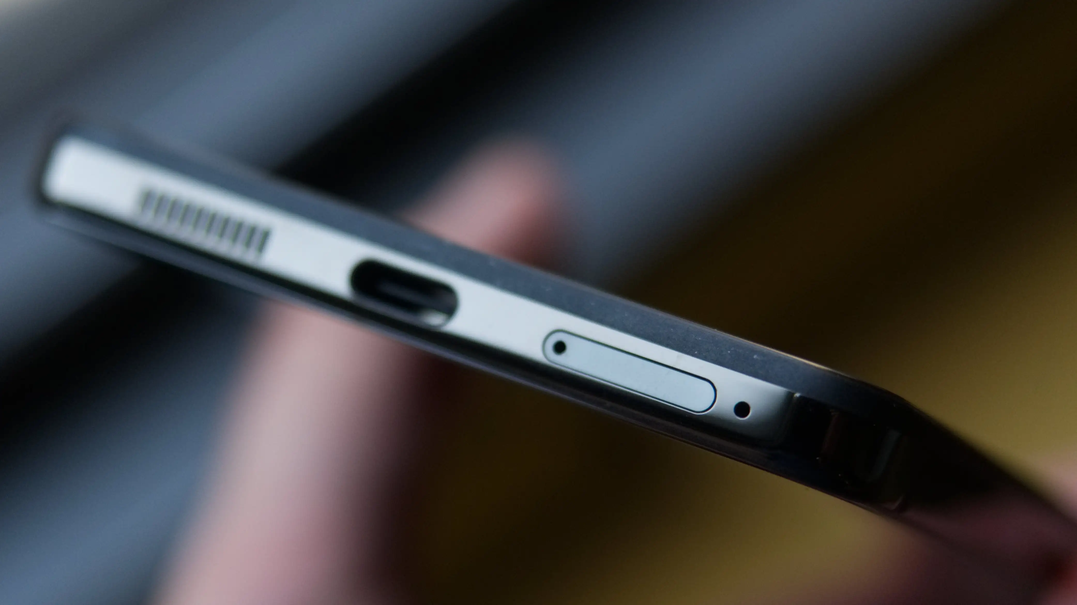 Essential Phone еще жив. Для него выпустили самый бесполезный аксессуар в мире