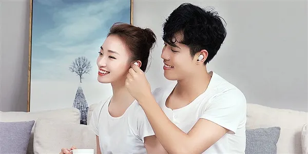 Xiaomi показала наушники Mi AirDots – китайскую версию AirPods. Они дешевле оригинала в 5 раз