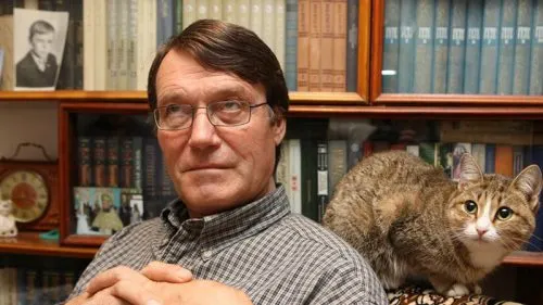 Пьяный русский поэт проткнул жопу ножом. И обвинил в этом другого поэта