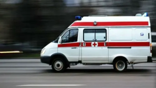 «Сама виновата». Машина скорой помощи сбила мать и ребенка, проехав 10 метров задним ходом