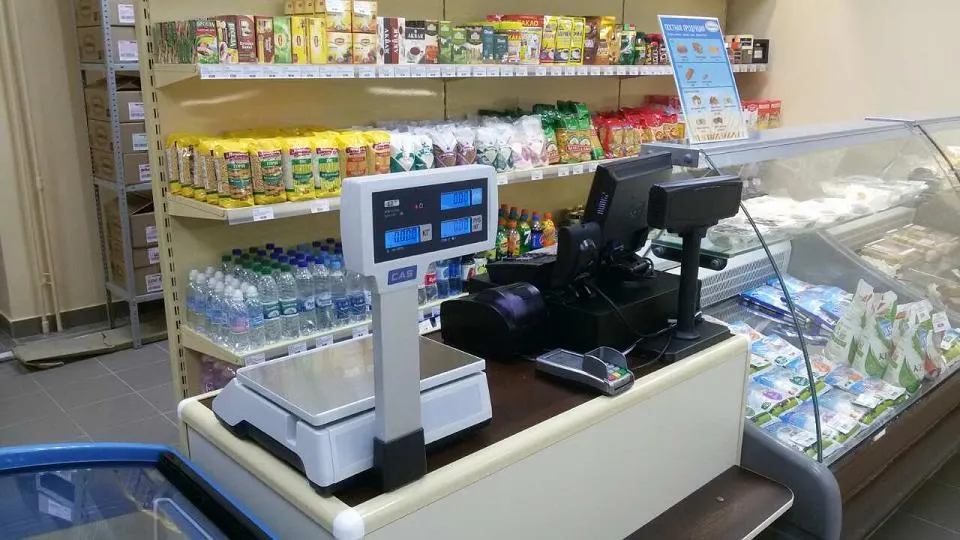 Мужик слишком долго болтал с продавщицей. Больше он не скажет ей ни слова