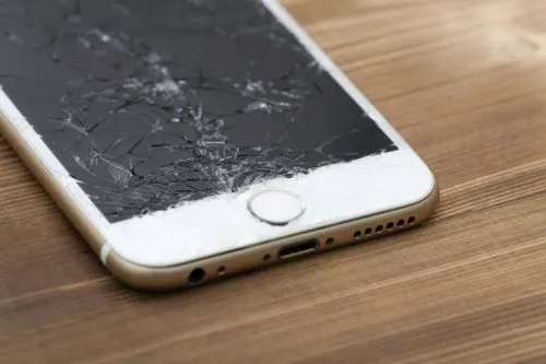 Как я разбиваю экраны iPhone и почему хожу с треснувшим стеклом. 6 печальных кейсов