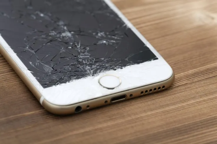 Как я разбиваю экраны iPhone и почему хожу с треснувшим стеклом. 6 печальных кейсов