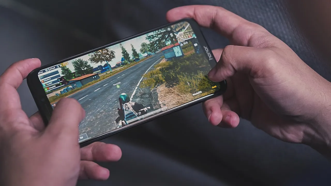 Honor Play продают за 15 тысяч рублей. Кажется, это лучшая акция года