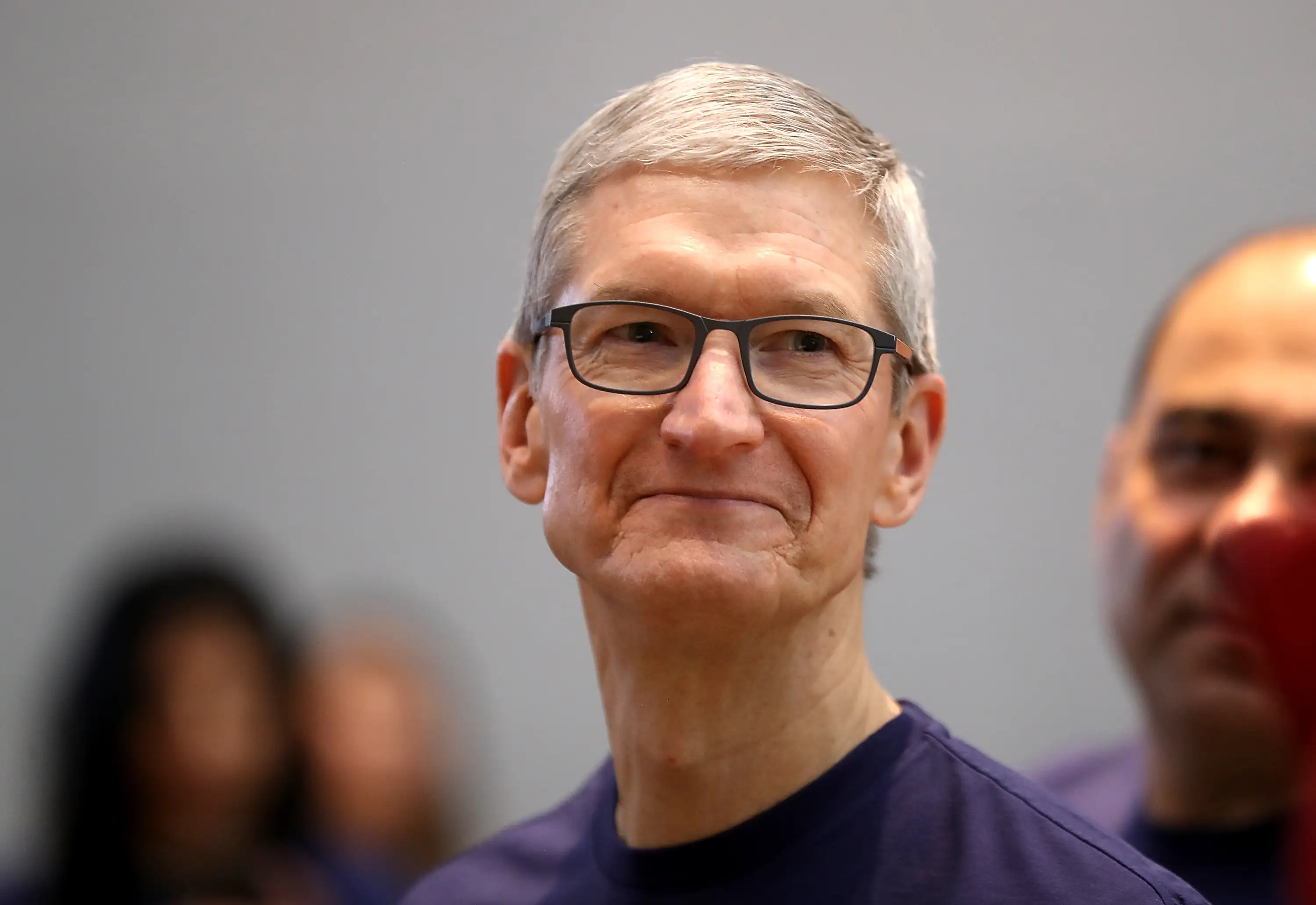 У Apple падают акции. Компания уже не стоит триллион – виноваты скучные iPhone