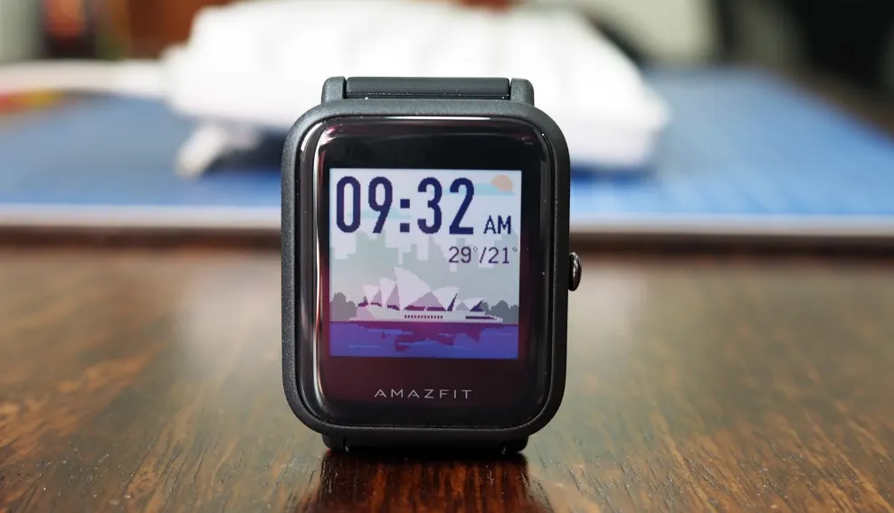 Часы Amazfit Bip – самый выгодный подарок на Новый год. Стоят как два Xiaomi Mi Band
