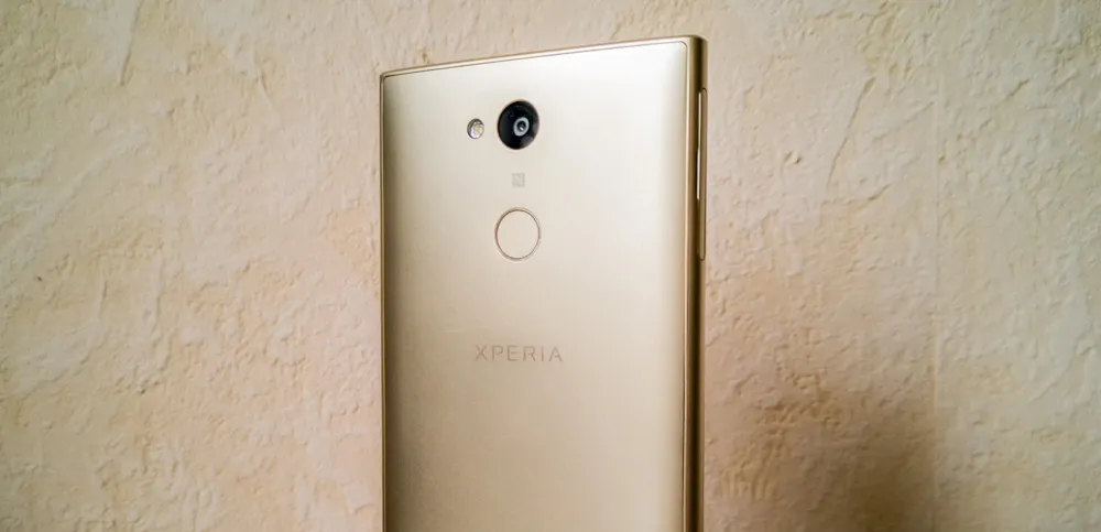 Есть легенда, что у Sony Xperia хорошие камеры. Но в бюджетниках они чудовищны – вот пруф