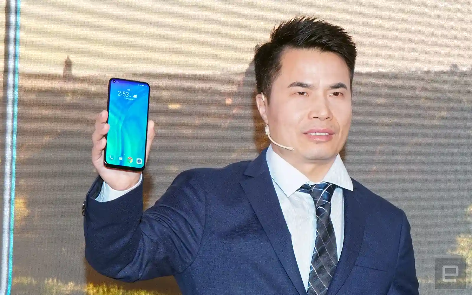 Анонсирован Honor View 20. У флагмана дырка в экране и убогая презентация