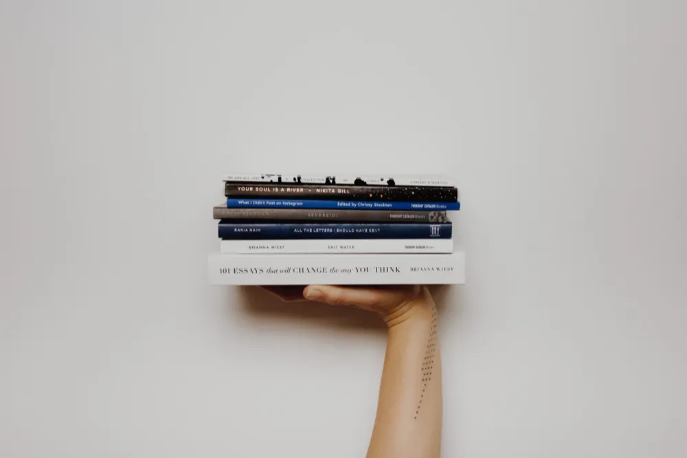 15 хороших Telegram-каналов про книги. Книжный лис и другая годнота