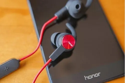 Обзор Honor Sport. Шикарная беспроводная гарнитура за 2,5 тысячи рублей