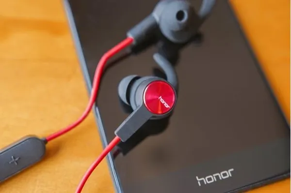Обзор Honor Sport. Шикарная беспроводная гарнитура за 2,5 тысячи рублей