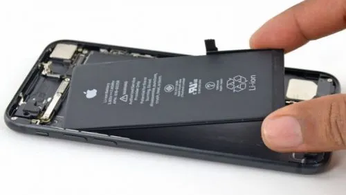 Новые iPhone правда плохо продаются. Тим Кук обвинил в этом щедрость Apple