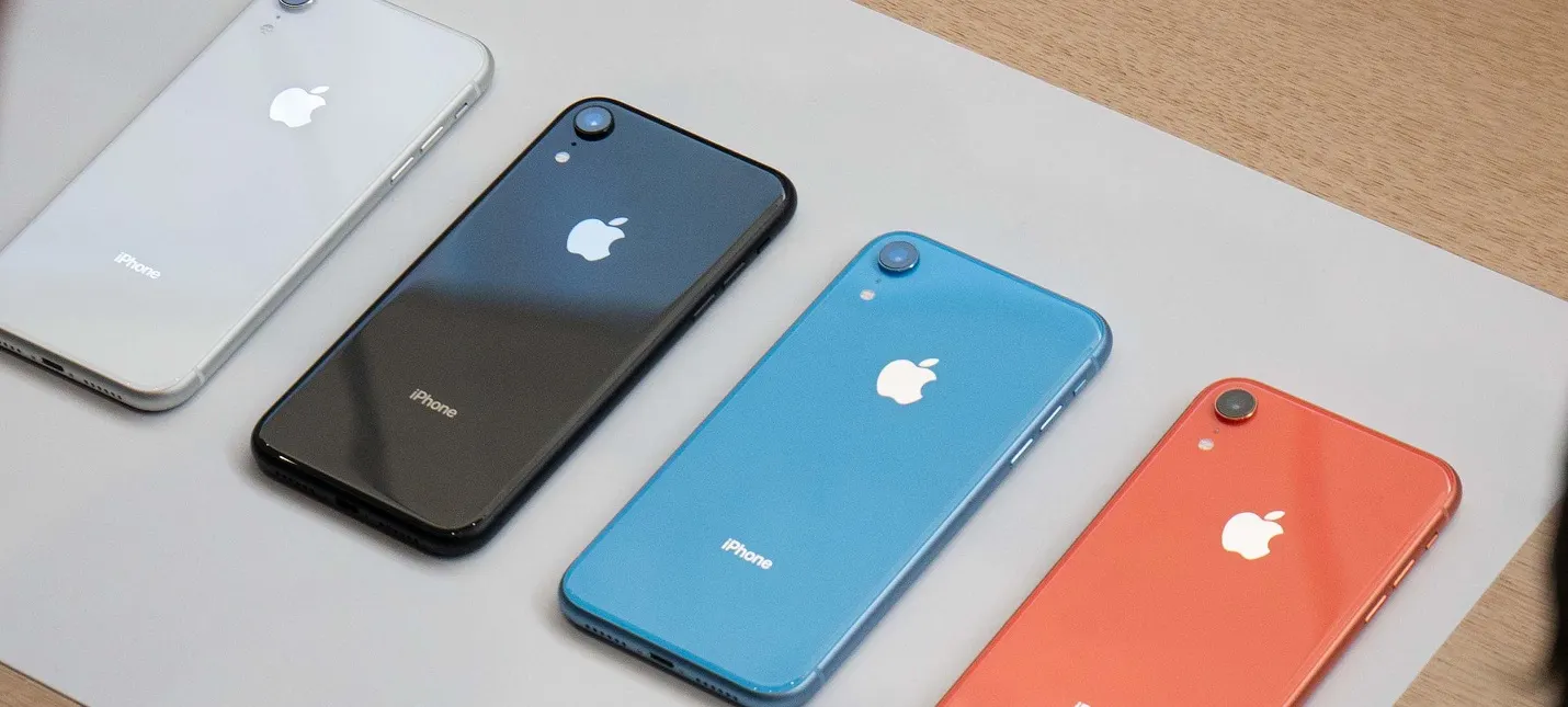 «Смотрите, какой крутой iPhone XR». Apple умоляет купить новый смартфон