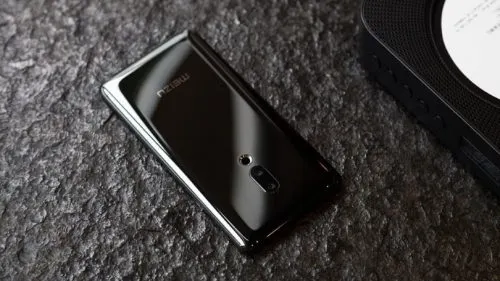 Бездырочный гаджет Meizu – нелепая шляпа. Из плюсов – только NFC